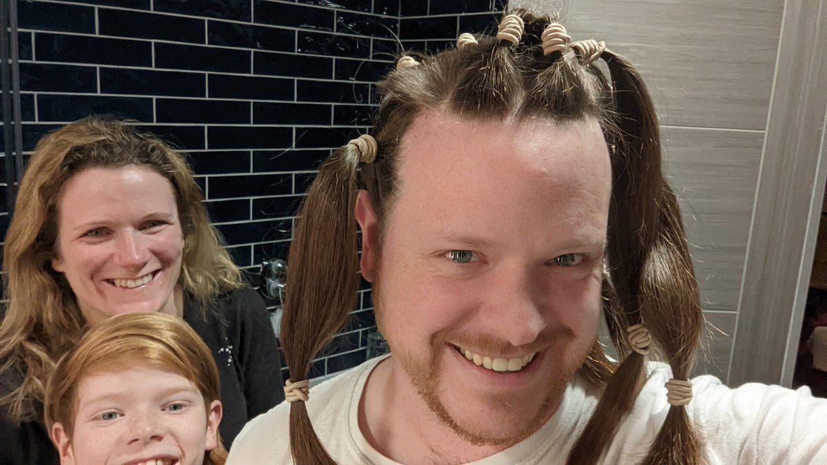 oh my god twitter doesn’t include alt text from images in their API