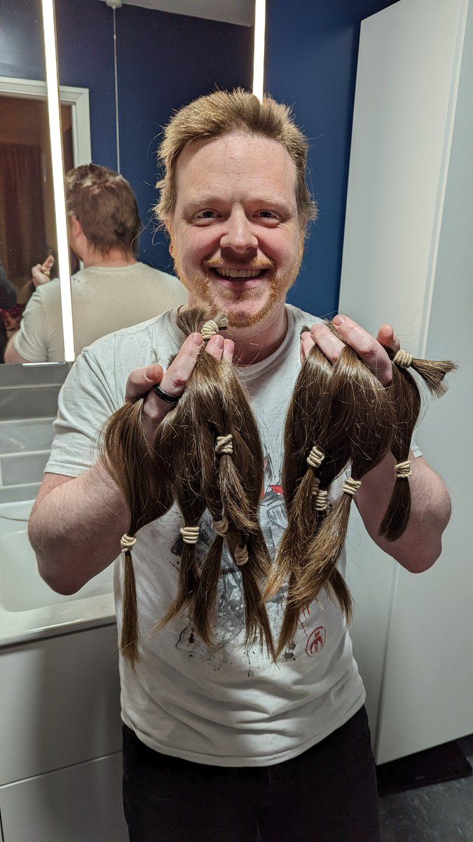 oh my god twitter doesn’t include alt text from images in their API