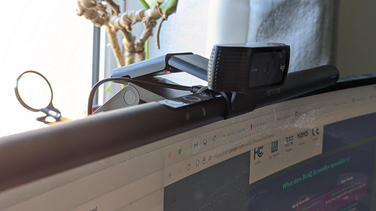 oh my god twitter doesn’t include alt text from images in their API