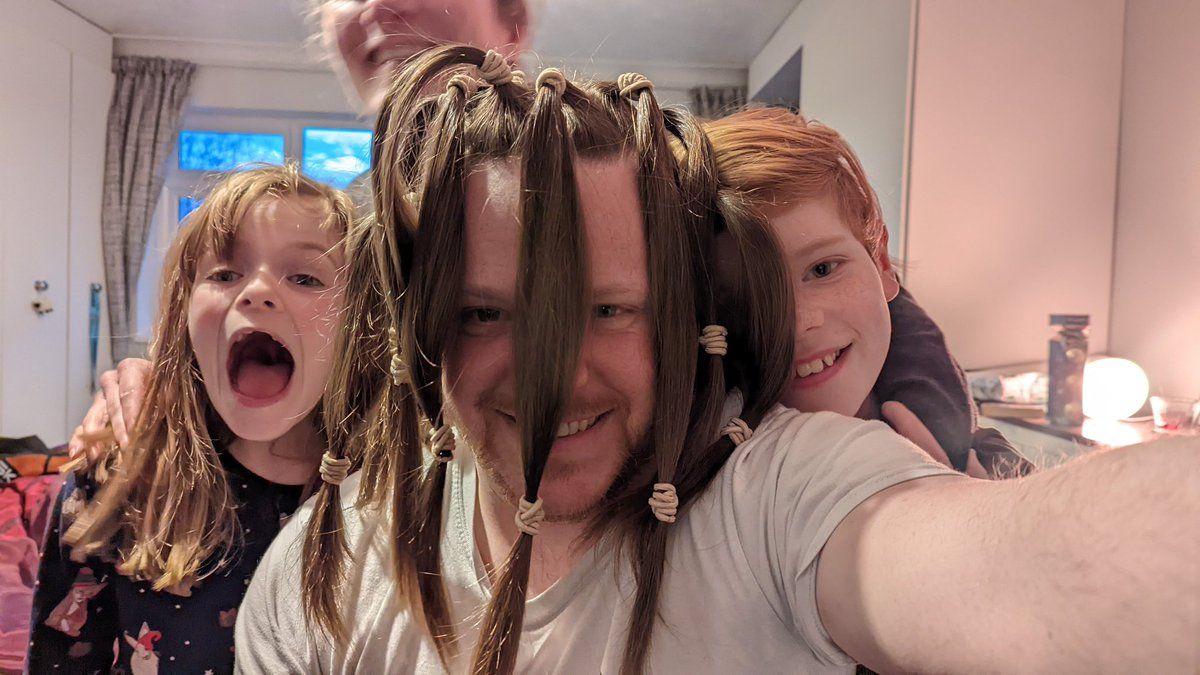 oh my god twitter doesn’t include alt text from images in their API